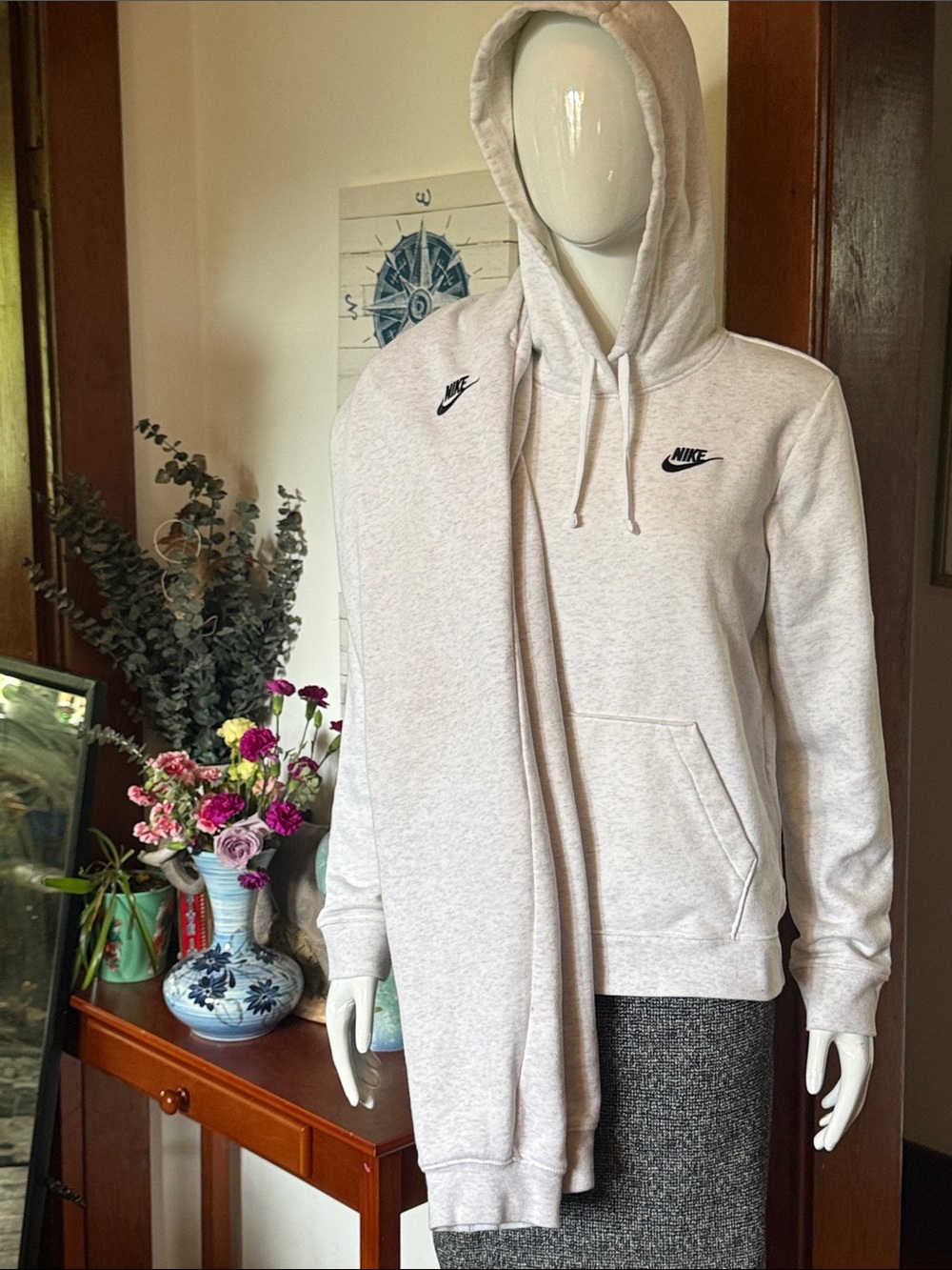 NWOT Nike size small  Women's Light Gray Pullover Hoodie and sweat pants